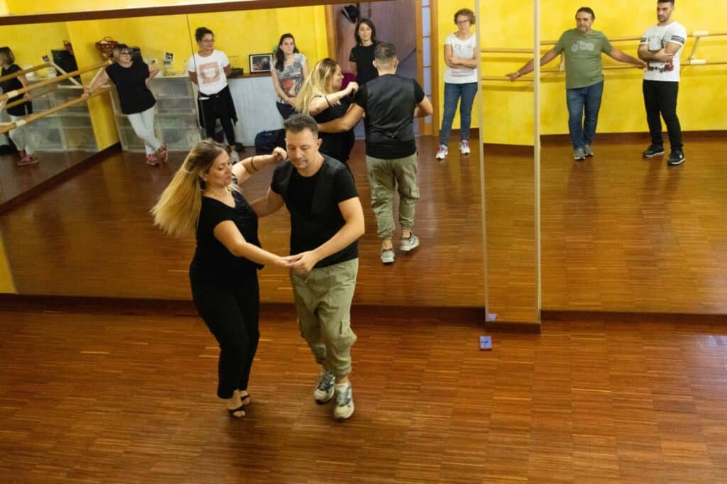 Lezioni in Sala del Corso di Salsa & Bachata alla SunDance di Torino